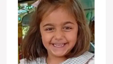 Las fuerzas de seguridad buscan a los padres que sustrajeron a su hija de 5 años en Oviedo Las fuerzas de seguridad buscan a los padres que sustrajeron a su hija de 5 años en Oviedo