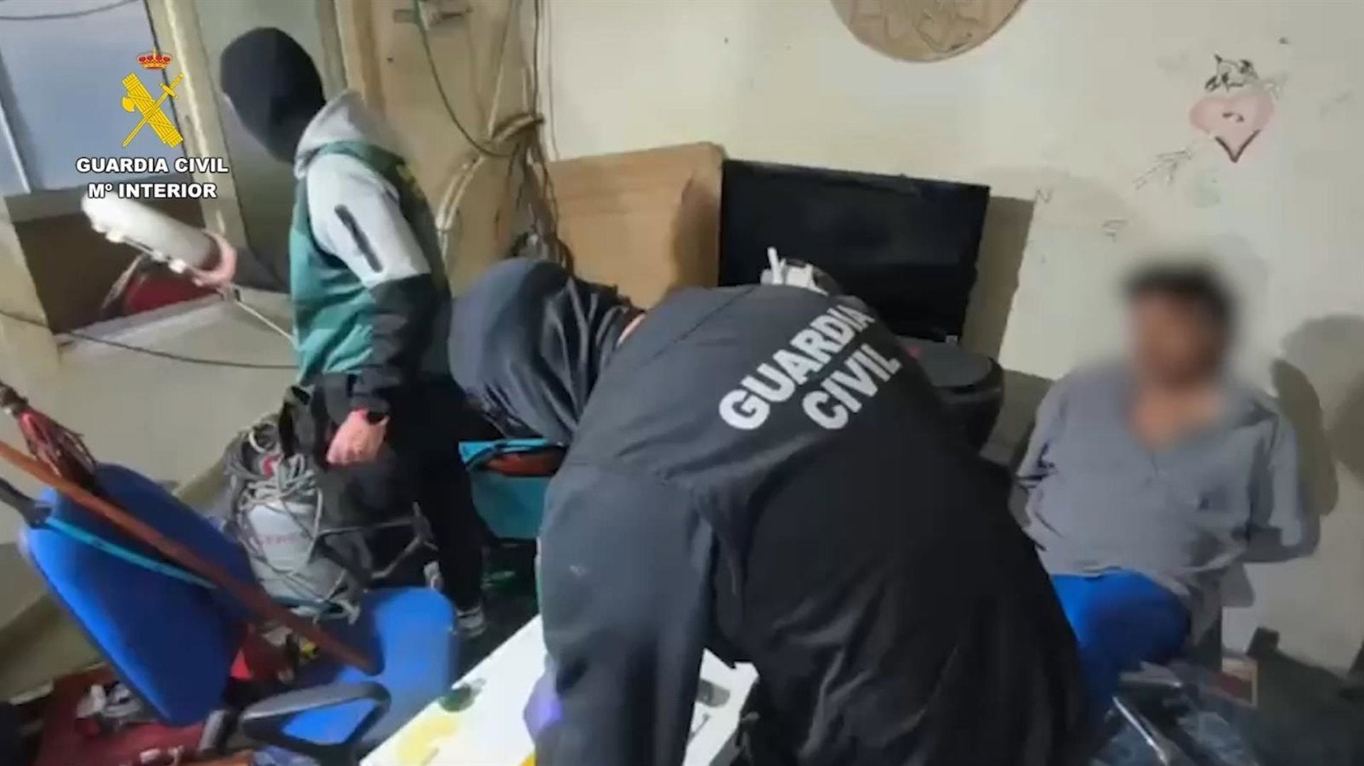 En libertad los 7 detenidos por drogar y retener para robar a un vecino en Roquetas de Mar En libertad los 7 detenidos por drogar y retener para robar a un vecino en Roquetas de Mar
