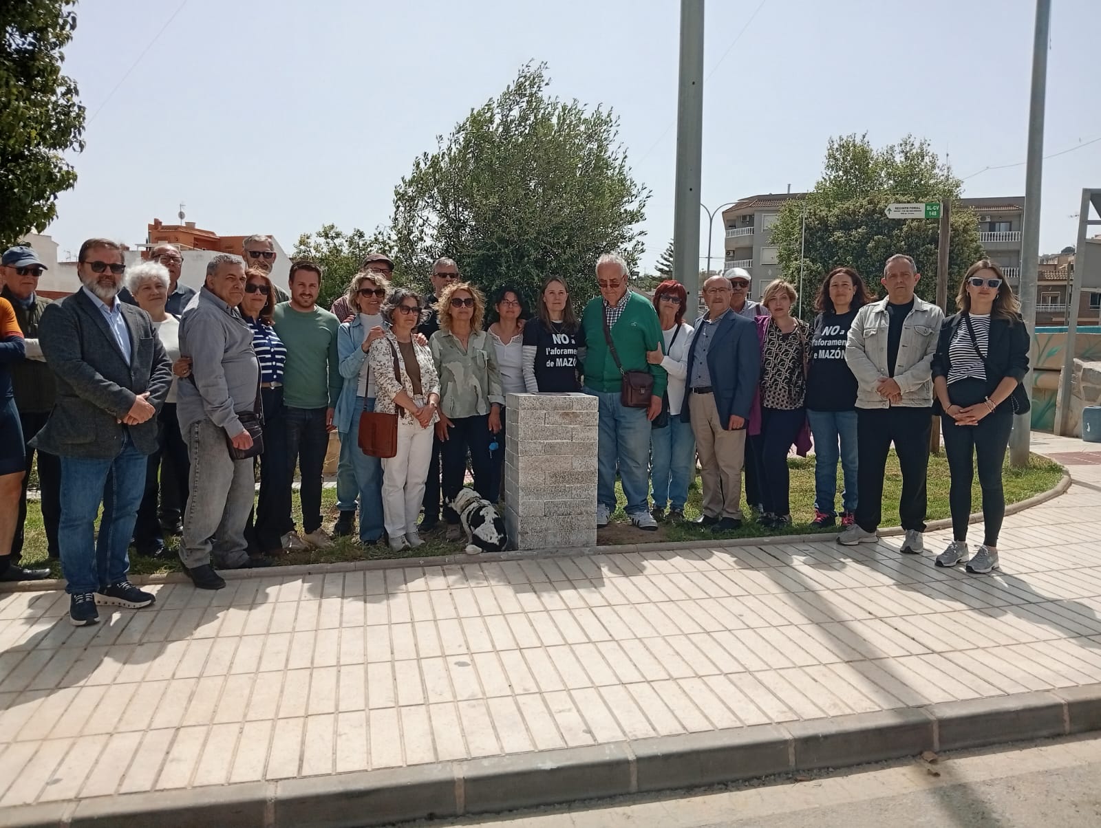 El Ayuntamiento de Rojales rinde homenaje a las víctimas de la DANA de Valencia con la plantación de un olivo El Ayuntamiento de Rojales rinde homenaje a las víctimas de la DANA de Valencia con la plantación de un olivo