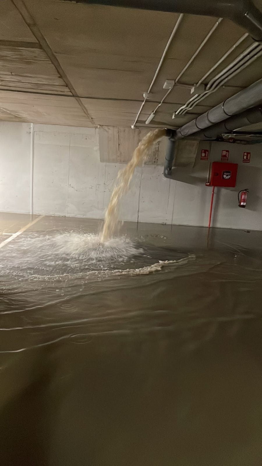 Sin ascensor para subir 20 pisos por las lluvias del fin de semana en Zaragoza Sin ascensor para subir 20 pisos por las lluvias del fin de semana en Zaragoza