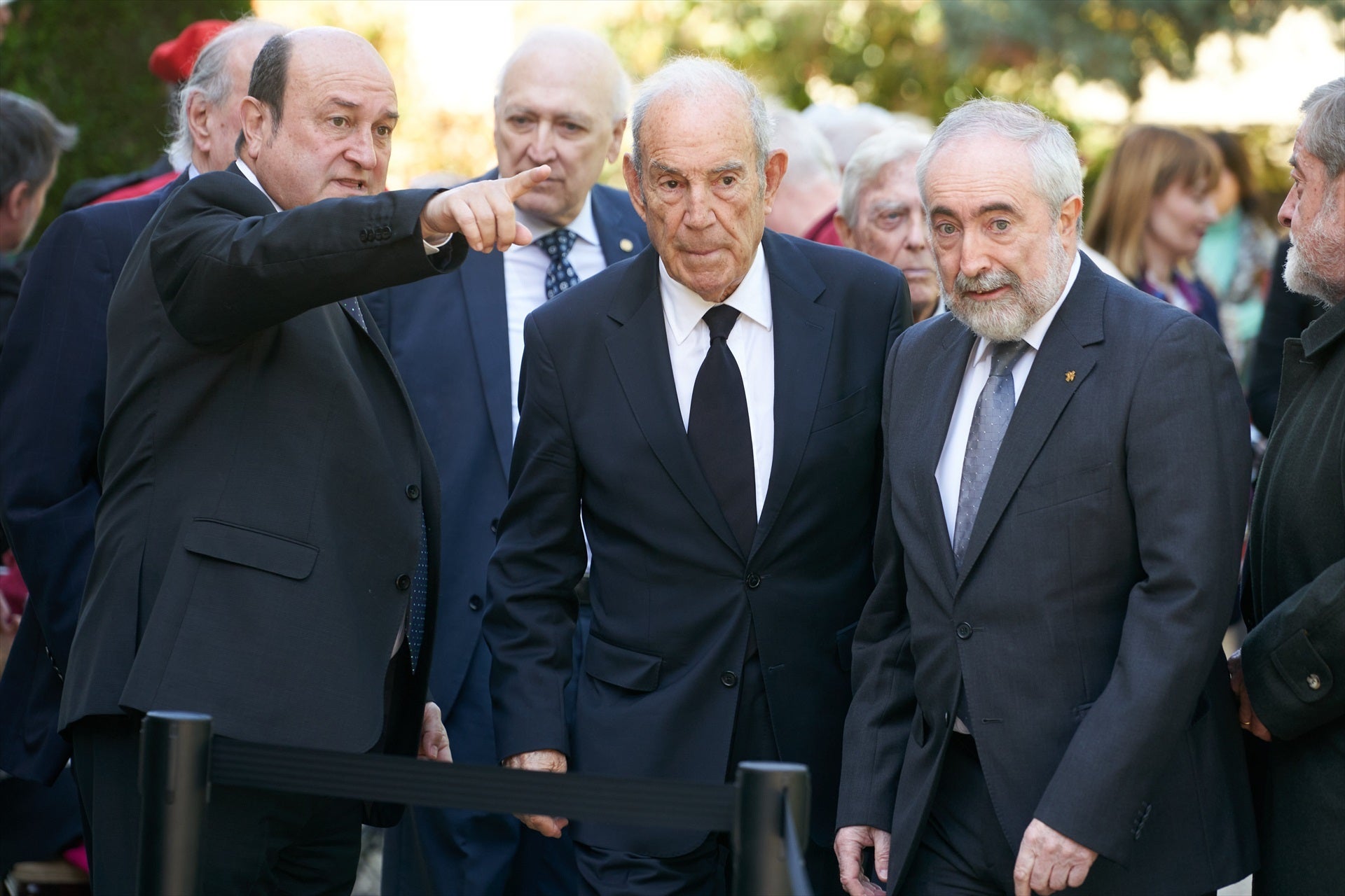 De izquierda a derecha: Andoni Ortuzar, Carlos Garaikoetxea y Rafael Larreina De izquierda a derecha: Andoni Ortuzar, Carlos Garaikoetxea y Rafael Larreina