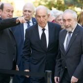 De izquierda a derecha: Andoni Ortuzar, Carlos Garaikoetxea y Rafael Larreina