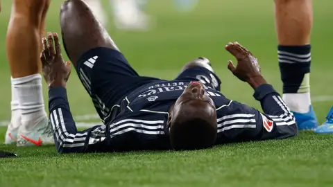 Mendy, cae lesionado en Cornellá Mendy, cae lesionado en Cornellá