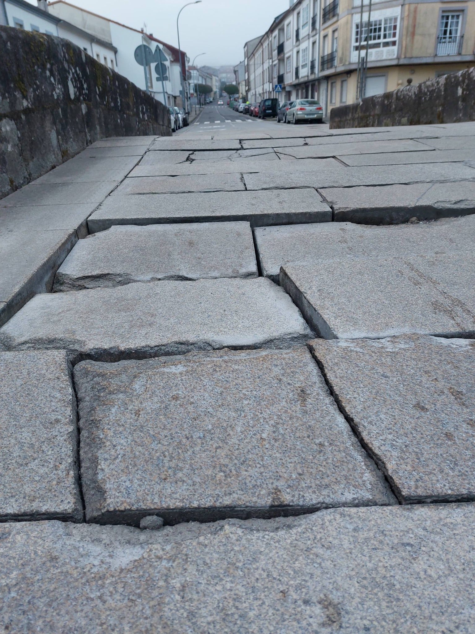 Vecinos de Sar urgen un plan de movilidad para evitar el deterioro del Ponte do Sar que está de nuevo en obras por destrozos del empedrado Vecinos de Sar urgen un plan de movilidad para evitar el deterioro del Ponte do Sar que está de nuevo en obras por destrozos del empedrado