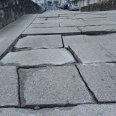 Vecinos de Sar urgen un plan de movilidad para evitar el deterioro del Ponte do Sar que está de nuevo en obras por deterioro del empedrado