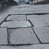 Vecinos de Sar urgen un plan de movilidad para evitar el deterioro del Ponte do Sar que está de nuevo en obras por deterioro del empedrado Vecinos de Sar urgen un plan de movilidad para evitar el deterioro del Ponte do Sar que está de nuevo en obras por deterioro del empedrado