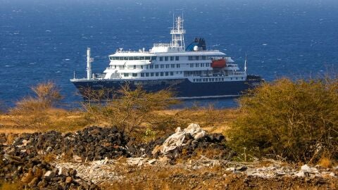 El crucero afectado por hantavirus prev&eacute; atracar en Canarias: hay al menos catorce espa&ntilde;oles a bordo