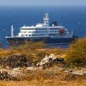 El crucero afectado por hantavirus prevé atracar en Canarias: hay al menos catorce españoles a bordo
