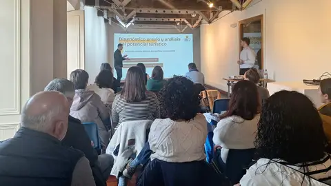 Un estudio desvela el potencial de las mas de 400 empresas del sector turístico en la comarca Oscos-Eo. Un estudio desvela el potencial de las mas de 400 empresas del sector turístico en la comarca Oscos-Eo.