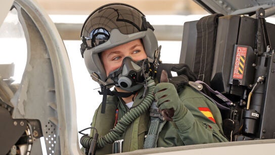 La princesa de Asturias vuela en un avi&oacute;n de combate