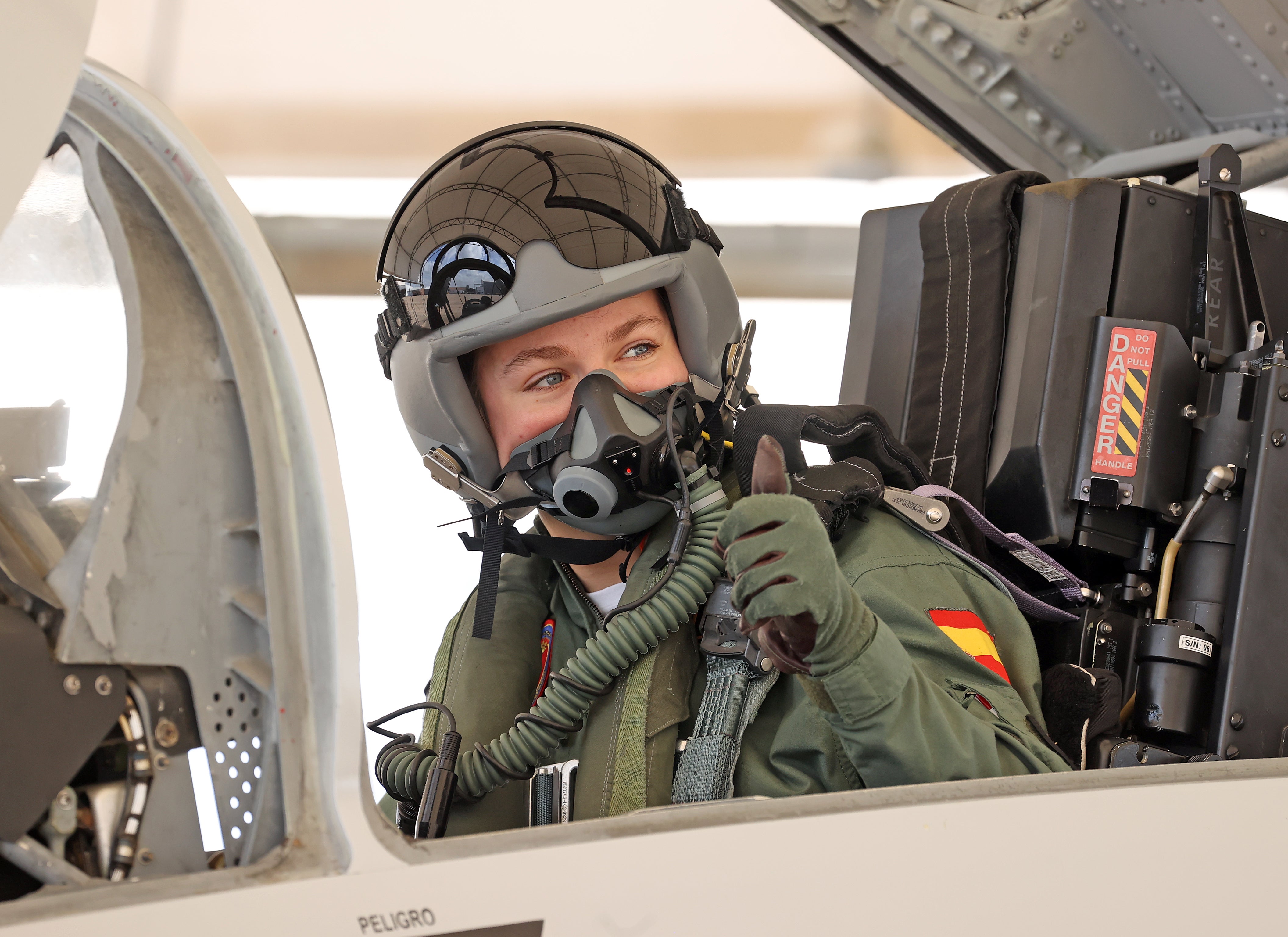 La princesa de Asturias vuela en un avión de combate La princesa de Asturias vuela en un avión de combate
