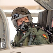La princesa de Asturias vuela en un avión de combate
