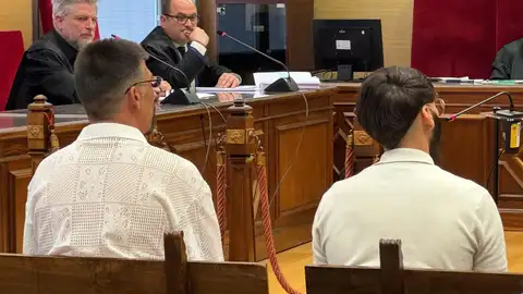 Los dos acusados de intentar matar a una mujer con una katana en el juicio Los dos acusados de intentar matar a una mujer con una katana en el juicio