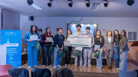 El IES Maestro Juan Rubio de La Roda, uno de los tres ganadores a nivel nacional de ‘Finanzas en el aula’ El IES Maestro Juan Rubio de La Roda, uno de los tres ganadores a nivel nacional de ‘Finanzas en el aula’