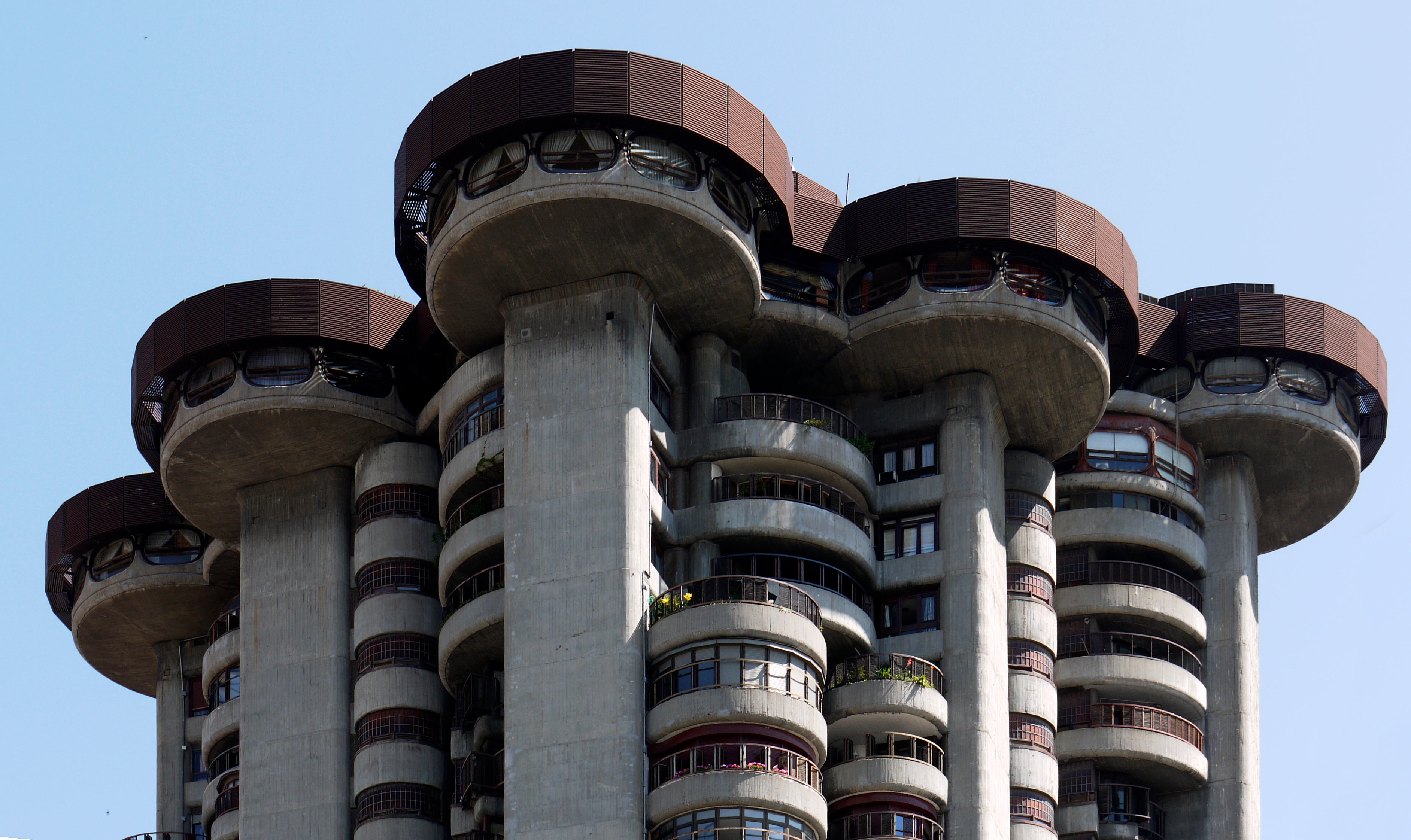 Torres Blancas, el edificio que marcó una generación: la confesión de Luis Alemany en La Brújula Torres Blancas, el edificio que marcó una generación: la confesión de Luis Alemany en La Brújula