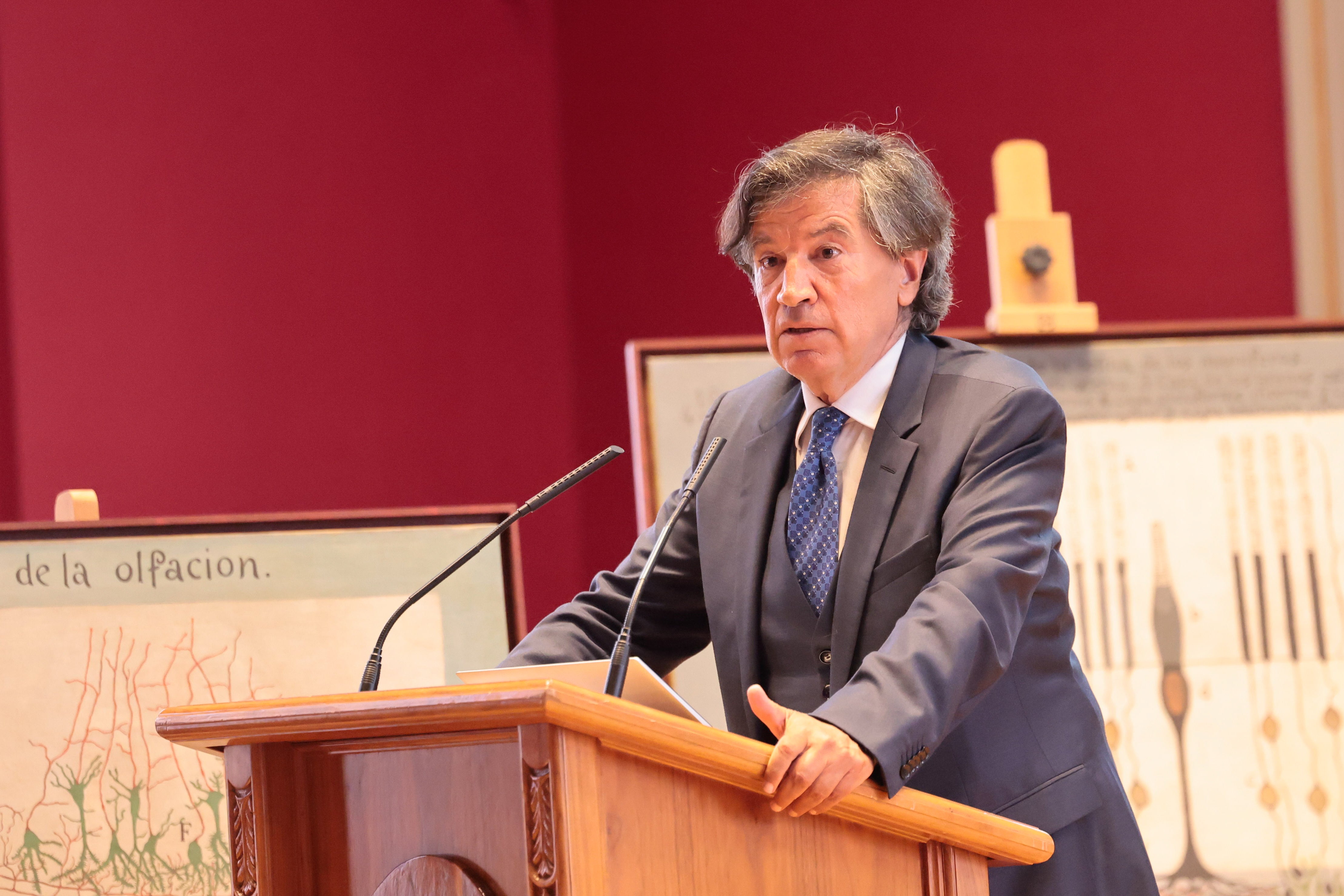 Carlos López Otín: "la educación es la clave final y definitiva" Carlos López Otín: "la educación es la clave final y definitiva"