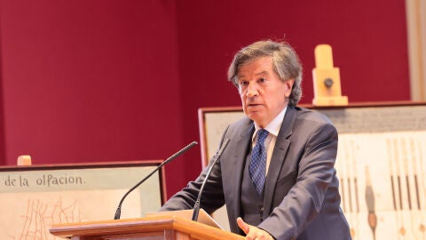 Carlos L&oacute;pez Ot&iacute;n tras recibir la Medalla de Oro Cajal de la Universidad de Zaragoza