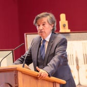 Carlos López Otín tras recibir la Medalla de Oro Cajal de la Universidad de Zaragoza