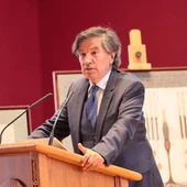 Carlos López Otín tras recibir la Medalla de Oro Cajal de la Universidad de Zaragoza Carlos López Otín tras recibir la Medalla de Oro Cajal de la Universidad de Zaragoza