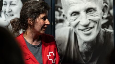 &lsquo;&iquest;C&oacute;mo te llamas?&rsquo;, exposici&oacute; de Karen Laing, volunt&agrave;ria i fot&ograve;grafa, i Creu Roja a Val&egrave;ncia.