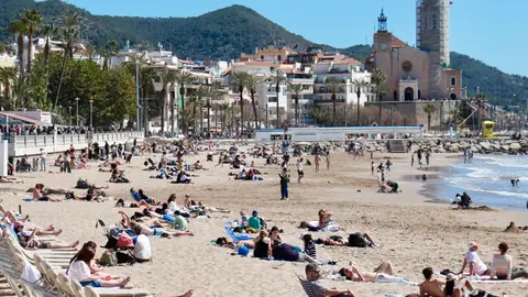 Catalunya supera el rècord històric d'ocupats amb 3'92 milions d'ocupats al mes d'abril impulsat per la Setmana Santa Catalunya supera el rècord històric d'ocupats amb 3'92 milions d'ocupats al mes d'abril impulsat per la Setmana Santa