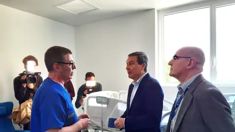 El conseller de Sanidad, Marciano Gómez, ha visitado hoy las obras de Urgencias del Hospital General El conseller de Sanidad, Marciano Gómez, ha visitado hoy las obras de Urgencias del Hospital General