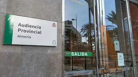 Imagen de archivo. Entrada de la Audiencia Provincial de Almería. Imagen de archivo. Entrada de la Audiencia Provincial de Almería.