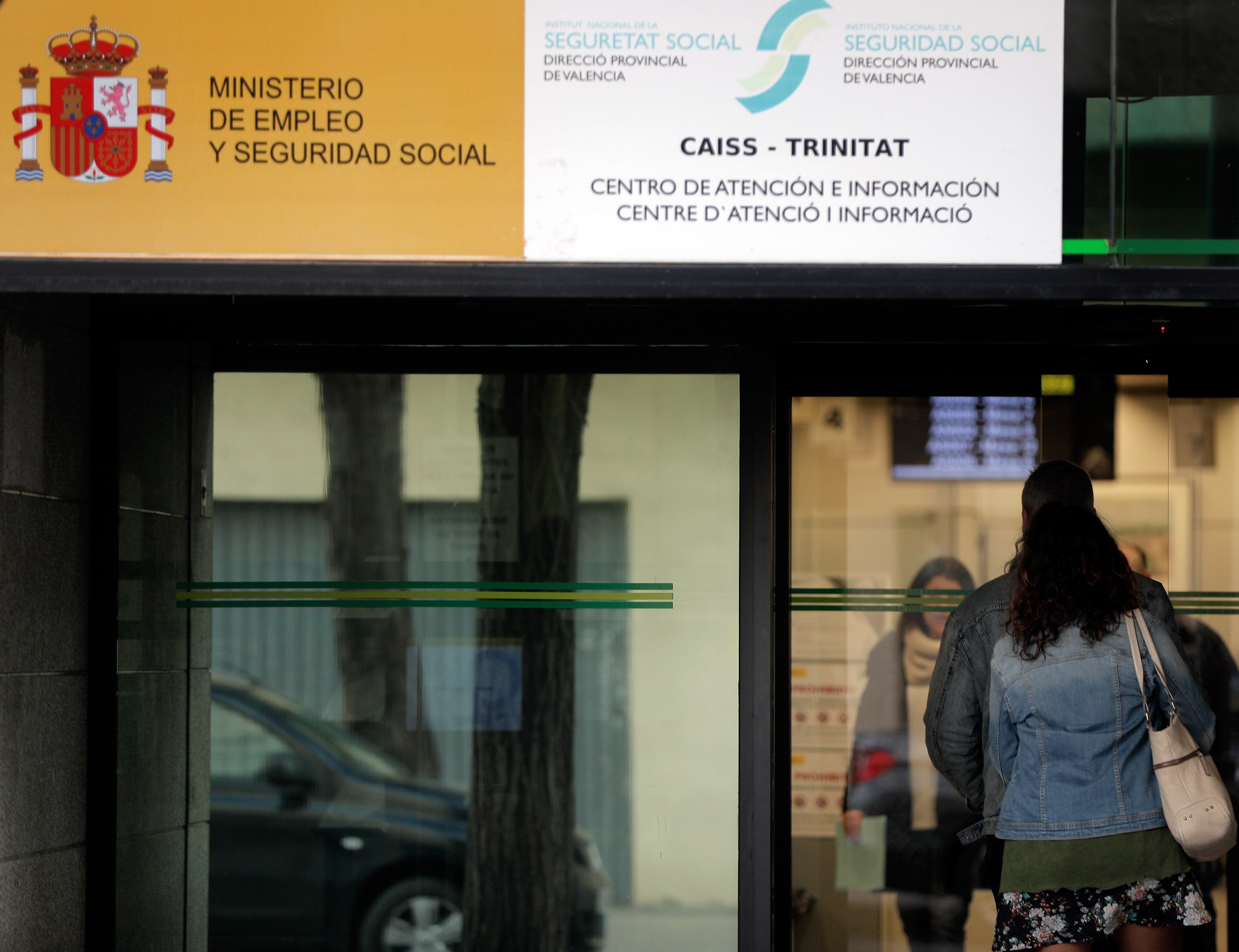 El paro baja en 2.412 personas en la Comunitat y deja el desempleo en 285.750 El paro baja en 2.412 personas en la Comunitat y deja el desempleo en 285.750