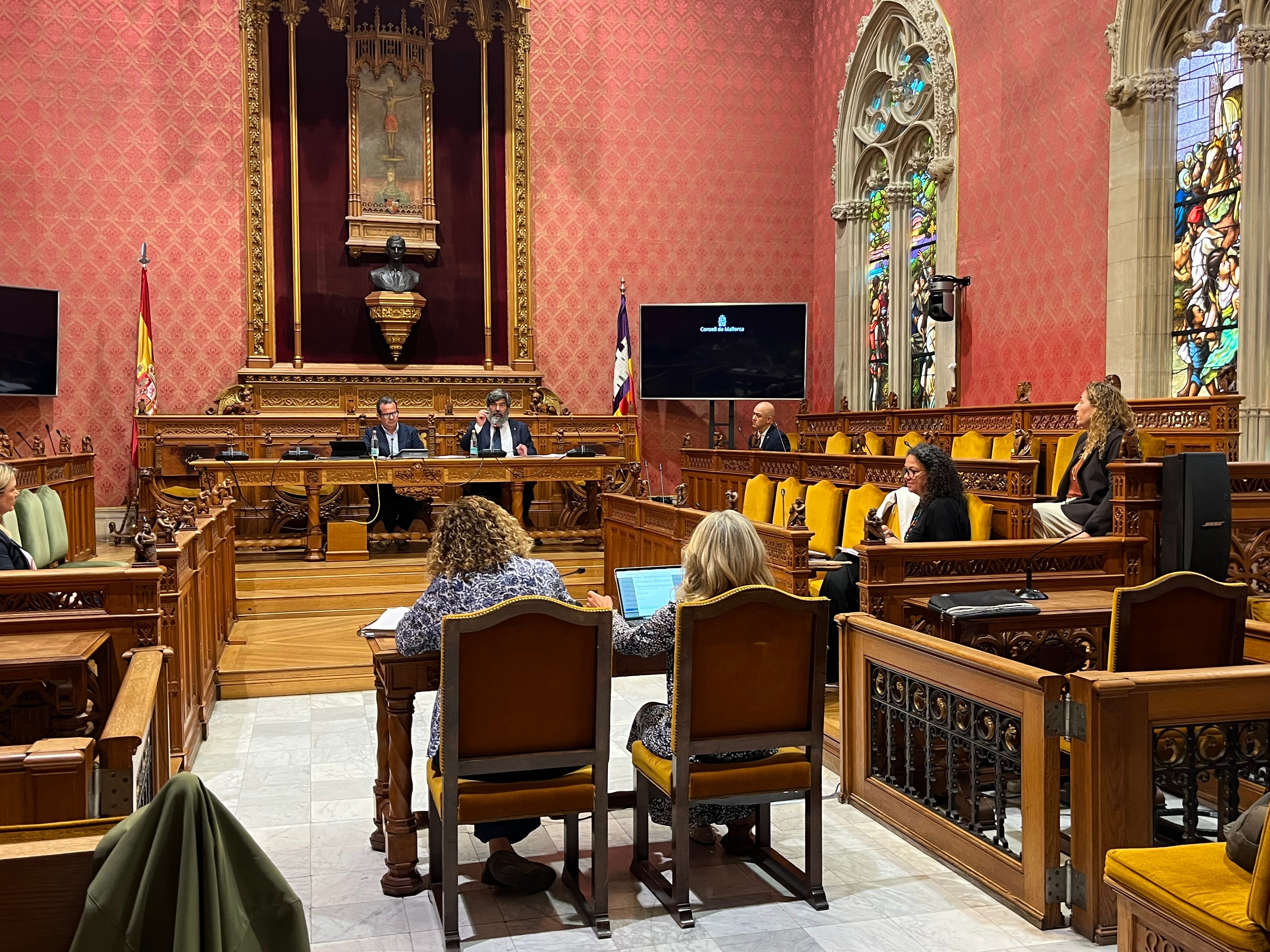 Bestard niega uso indebido de coches del consell de Mallorca, pero admite que no vigila si llevan rotulación: "No lo he hecho con mala fe" Bestard niega uso indebido de coches del consell de Mallorca, pero admite que no vigila si llevan rotulación: "No lo he hecho con mala fe"