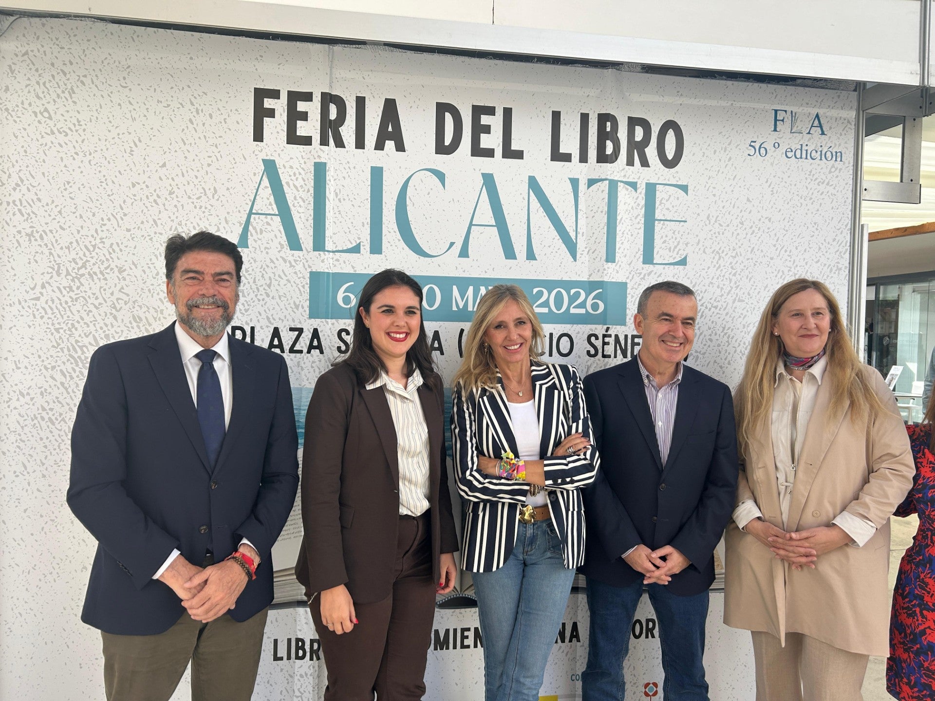 La Feria del Libro de Alicante reúne en la Plaza Séneca a más de 150 autores y 200 actividades La Feria del Libro de Alicante reúne en la Plaza Séneca a más de 150 autores y 200 actividades