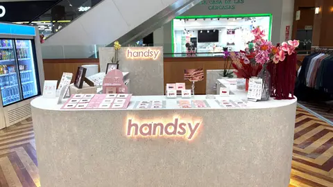 Uñas nuevas en minutos: la revolución de la manicura exprés llega a Los Arcos Uñas nuevas en minutos: la revolución de la manicura exprés llega a Los Arcos