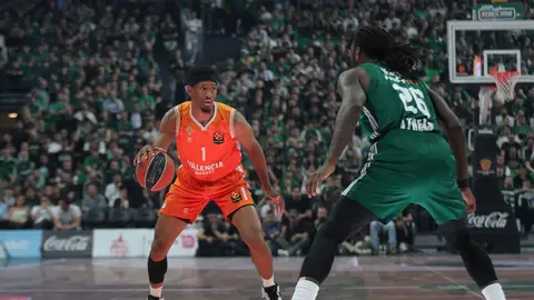 Un gran Valencia se doctora en Atenas y alarga la serie con el Panathinaikos Un gran Valencia se doctora en Atenas y alarga la serie con el Panathinaikos