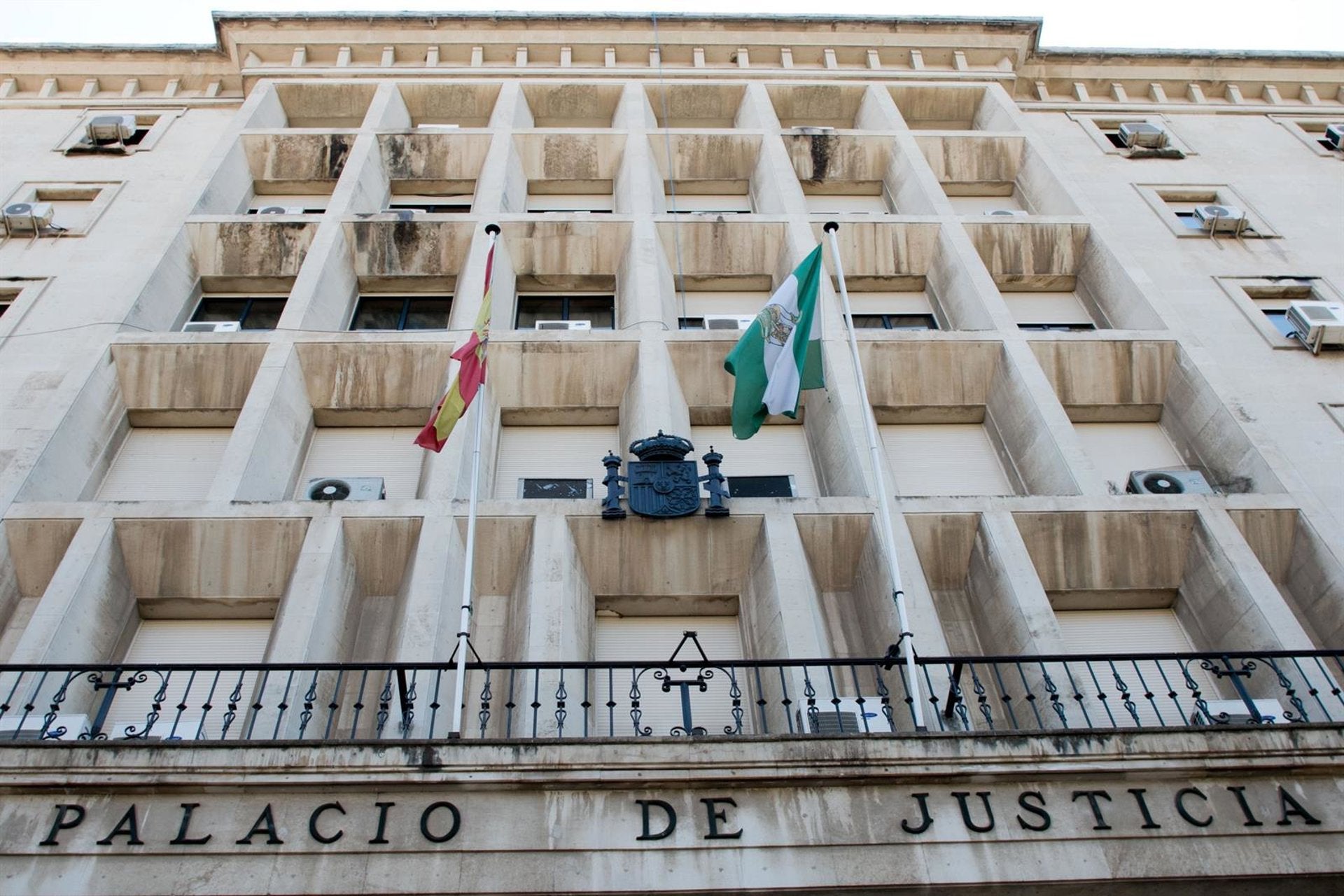 Condenado a seis meses de prisión el vigilante que "humilló" a una enfermera palestina Condenado a seis meses de prisión el vigilante que "humilló" a una enfermera palestina