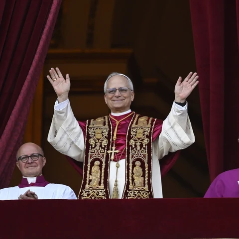El cardenal Robert Prevost, Papa León XIV, el Papa número 267 de la historia