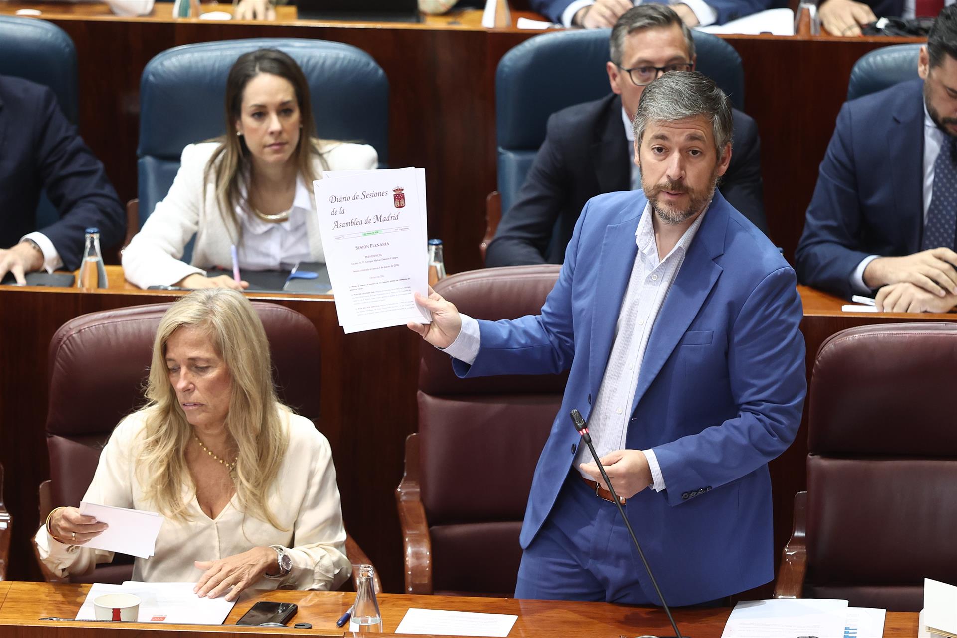 Bronca política en la Asamblea por el viaje de Ayuso a México Bronca política en la Asamblea por el viaje de Ayuso a México