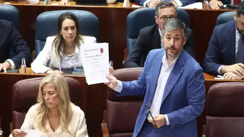 Bronca política en la Asamblea por el viaje de Ayuso a México Bronca política en la Asamblea por el viaje de Ayuso a México