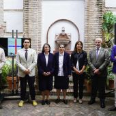 La Agrupación de Cofradías acoge una exposición sobre los bordados de las Hermanas Trinitarias en el centenario de su llegada a Málaga