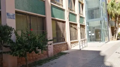 Antigua biblioteca del carrer Solades, donde está previsto el centro de salud de Torrehermosa. Antigua biblioteca del carrer Solades, donde está previsto el centro de salud de Torrehermosa.