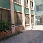Antigua biblioteca del carrer Solades, donde está previsto el centro de salud de Torrehermosa. Antigua biblioteca del carrer Solades, donde está previsto el centro de salud de Torrehermosa.