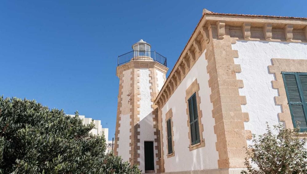 Faro de ses Coves Blanques