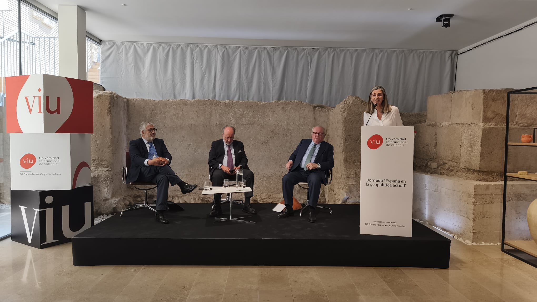 Varios expertos señalan que España debe jugar la baza europea como uno de los factores importantes ante la coyuntura económica actual Varios expertos señalan que España debe jugar la baza europea como uno de los factores importantes ante la coyuntura económica actual