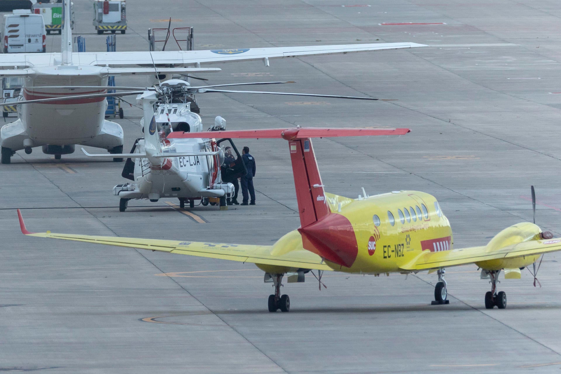El avión que había llevado a 2 pacientes evacuados del crucero Hondius reposta en València El avión que había llevado a 2 pacientes evacuados del crucero Hondius reposta en València