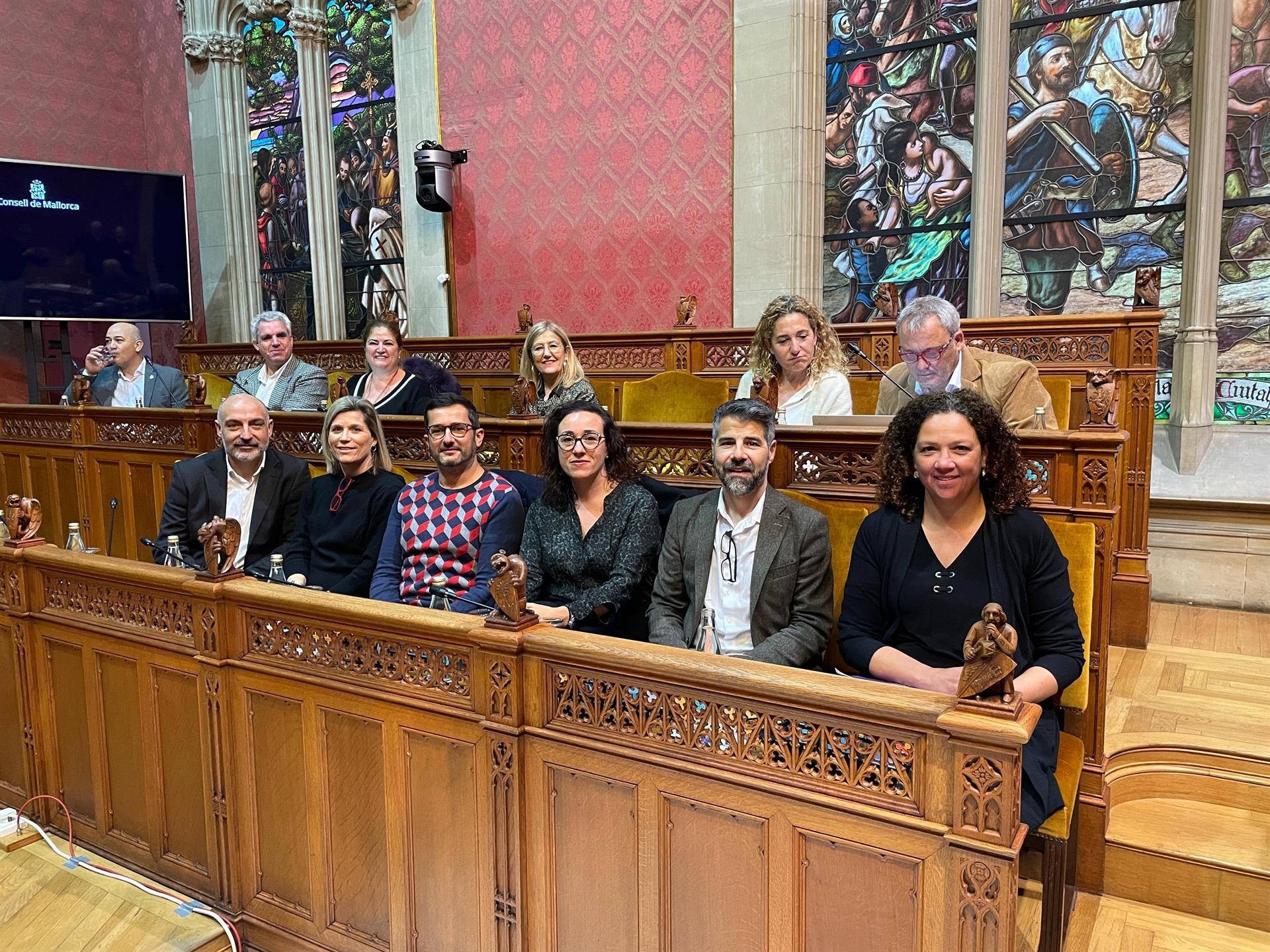 La izquierda cuestiona las explicaciones de Bestard sobre el uso de coches públicos y pide su dimisión La izquierda cuestiona las explicaciones de Bestard sobre el uso de coches públicos y pide su dimisión