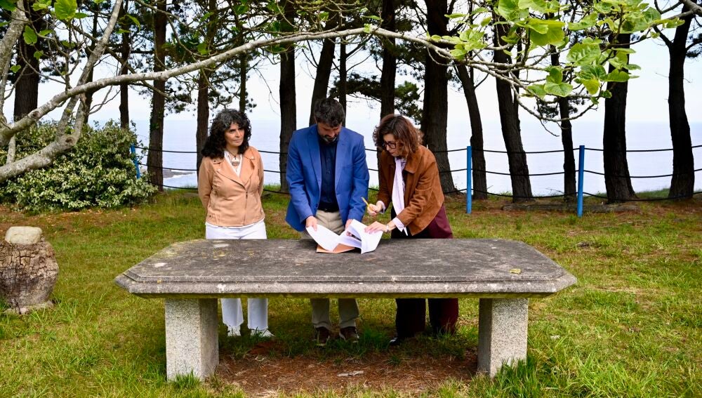 Momento de la firma de la renovación del convenio Dinamizadores STEM.