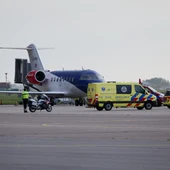 Ambulancias estacionadas junto a un avión que transportaba pacientes con hantavirus a su llegada al aeropuerto de Schiphol, cerca de Ámsterdam, Países Bajos/ REUTERS/Nicolas Economou Ambulancias estacionadas junto a un avión que transportaba pacientes con hantavirus a su llegada al aeropuerto de Schiphol, cerca de Ámsterdam, Países Bajos/ REUTERS/Nicolas Economou