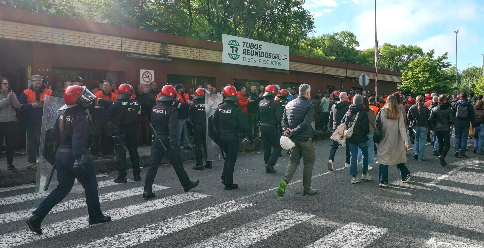 La asamblea de Tubos Reunidos Amurrio apoya poner fin a la huelga indefinida con 232 votos a favor de 234 emitidos La asamblea de Tubos Reunidos Amurrio apoya poner fin a la huelga indefinida con 232 votos a favor de 234 emitidos