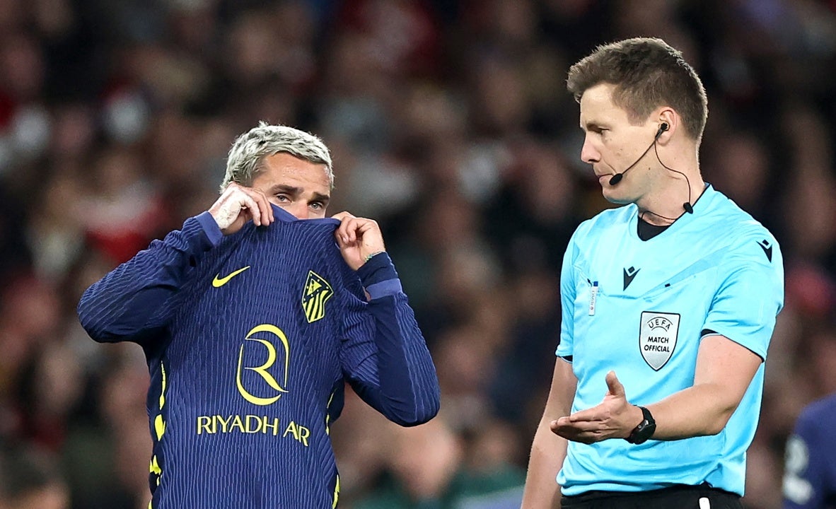 El Atlético mostró su malestar a la UEFA por el arbitraje ante el Arsenal El Atlético mostró su malestar a la UEFA por el arbitraje ante el Arsenal