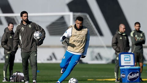 Mbapp&eacute; y Arbeloa en un entrenamiento