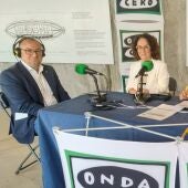 Juan Luis Ruiz López, alcalde de Vilanova i la Geltrú i Anna Ribera i Cos, regidora de Projecció de Ciutat amb Miriam Franch i Núria Mora