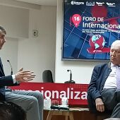 Rafa Latorre conduce entrevista a José Manuel García-Margallo
